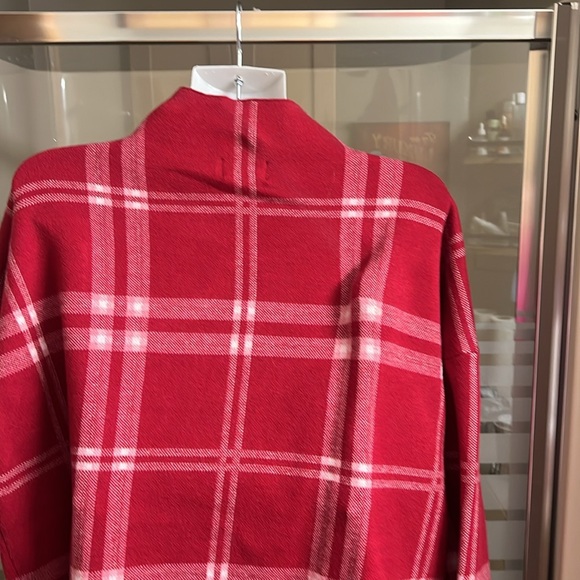 Christmas sweaters don’t have to be ugly - Picture 3 of 3